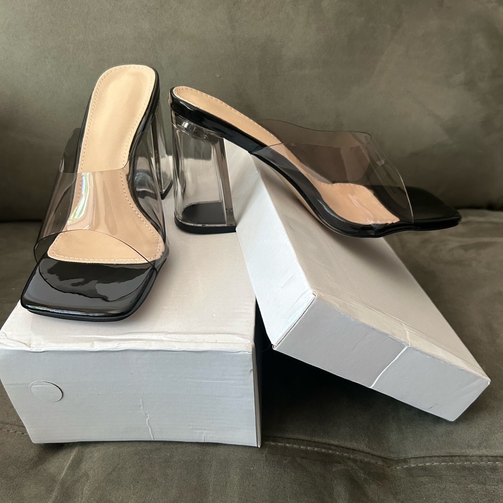 NEVER WORN Mule Sandal Heels
